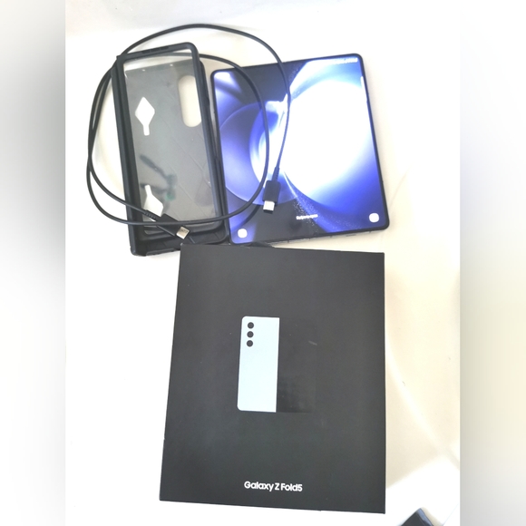 Samsung Galaxy Z Fold5 256gb Icy blue - Picture 1 of 15